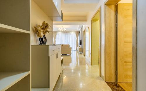 Thompson Estate Apartment | Hill Side44- Urban Oasis