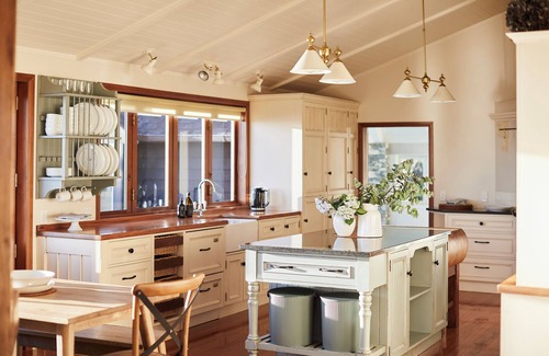 Onemana House | HILLBROOK ESTATE WHANGAMATA, NEW ZEALAND