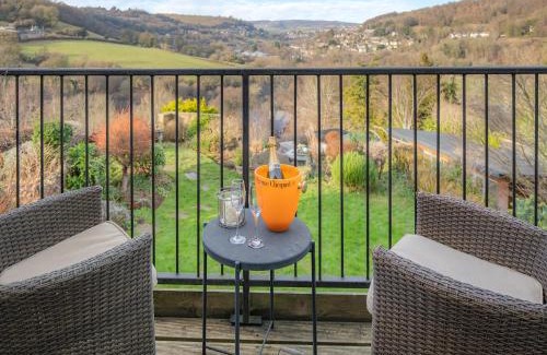 Inchbrook House | Hillcrest Cottage