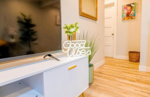 University Heights Apartment | Hillcrest, Univ Heights Retreat