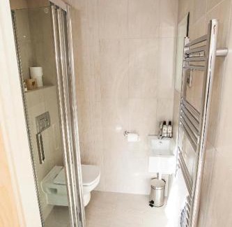 Cleeve Cabin | Hillcroft Accommodation