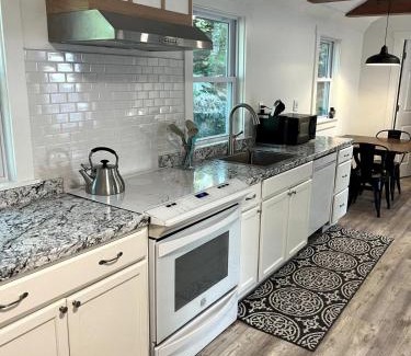 South China House | Hillside Cabin