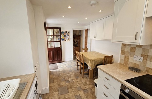 Portscatho Cottage | Hillside Cottage - a cottage that sleeps 5 guests in 2 bedrooms