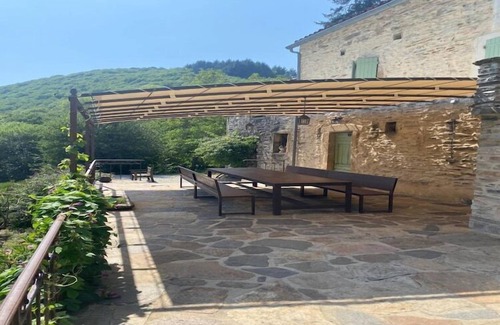 Courniou House | Hillside Haven in Courniou