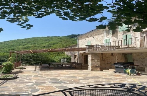 Courniou House | Hillside Haven in Courniou