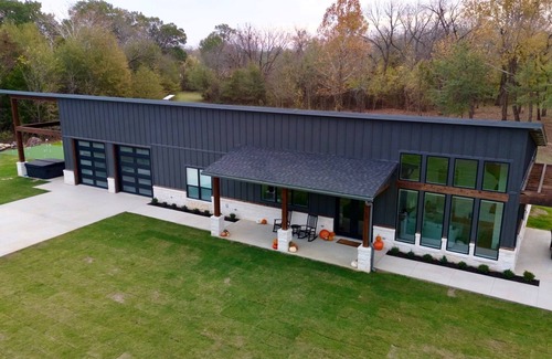 Albany Cabin | Hillside Hideaway