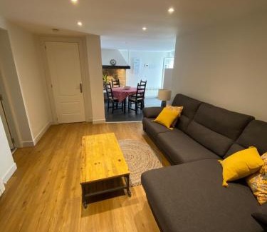 Isuskitza Apartment | Hillside View