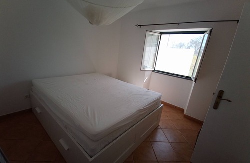 Sao Luis Other | Hilltop farmhouse - nature retreat steps away from scenic trails and the river