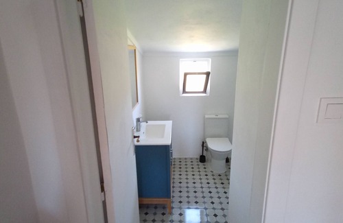 Sao Luis Other | Hilltop farmhouse - nature retreat steps away from scenic trails and the river