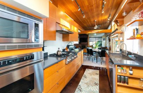 Oatfield House | Hilltop Hideaway, Pacific Northwest charm & luxury