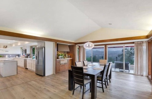 North Ridge Villa | Hilltop Retreat - MAIN HOUSE, 40-acres, Open Views