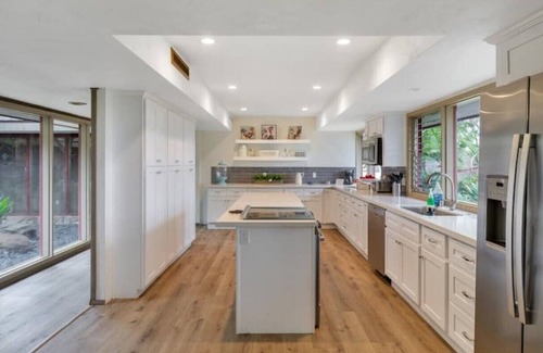 North Ridge Villa | Hilltop Retreat - MAIN HOUSE, 40-acres, Open Views