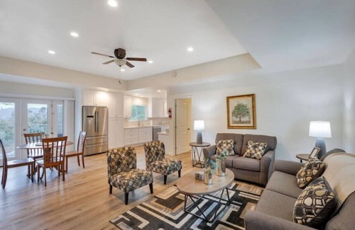 North Ridge House | Hilltop Retreat, TWO VILLAS, Private Hiking Trails