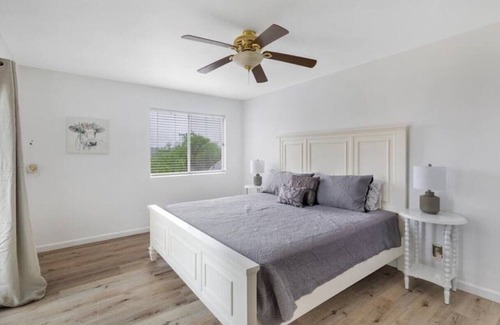 North Ridge House | Hilltop Retreat, TWO VILLAS, Private Hiking Trails