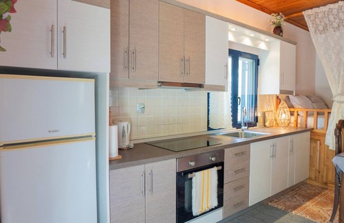 Aperio Cottage | Hilltop Retreat with Sea Views – 15 Min Walk to Kyra Panagia Beach