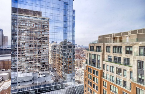 Back Bay Apartment | Hip Back Bay 1BR w/Gym, nr Shops, Green Line & Dining, by Blueground