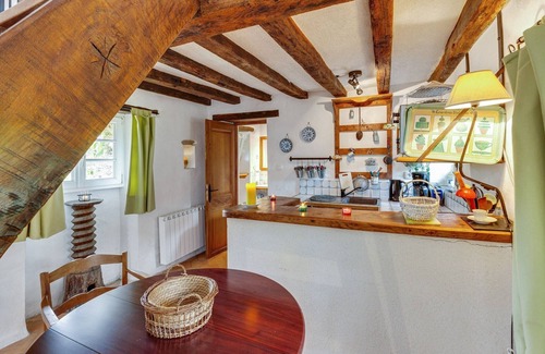 Saint-Laurent-des-Mortiers House | Historic Loire Hideaway