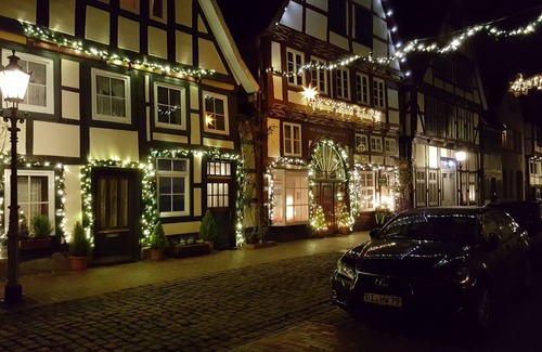 Rinteln Apartment | Hist. Half-timbered house from 1571, despite center quiet living, animals allowed
