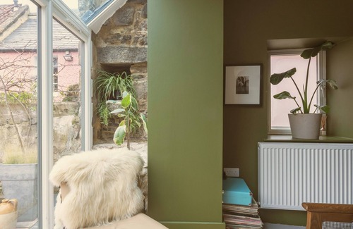 South Queensferry House | Historic 1600s townhouse in South Queensferry with Forth Bridge views and easy Edinburgh access.