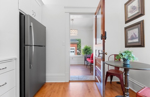 De Pere Apartment | Historic 2-bedroom 1st floor unit with a beautiful porch in delightful De Pere