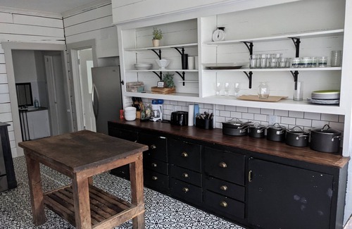 Marion County House | Historic 6-bedroom Home