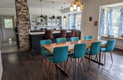 Marion County House | Historic 6-bedroom Home