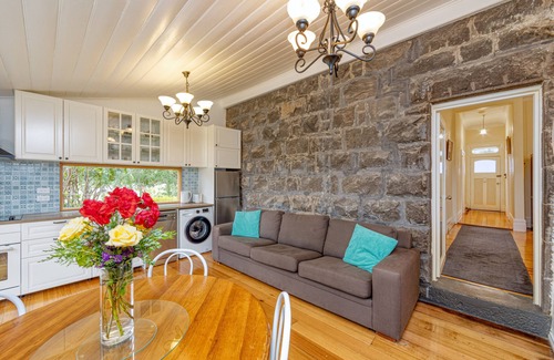 Creswick House | Historic Bluestone Cottage in Creswick EST 1860
