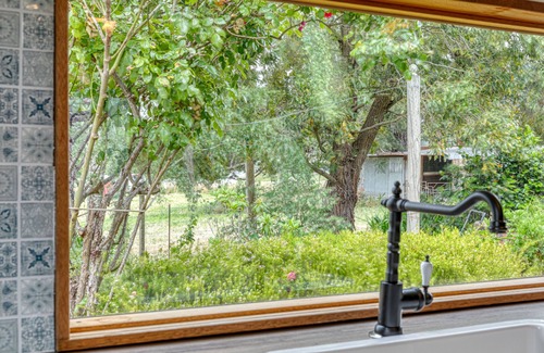 Creswick House | Historic Bluestone Cottage in Creswick EST 1860