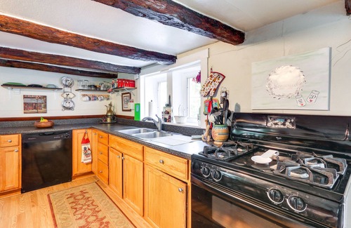 Boonsboro Cabin | Historic Boonsboro Vacation Rental w/Grill