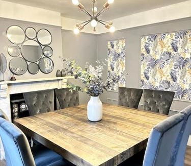 Trowbridge House | Historic Charm: *Perfect For Group Getaways*