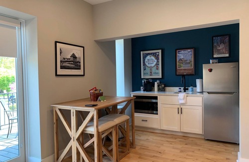 Bristol Apartment | Historic Downtown Bristol Studio - Free Parking - Steps from State Street