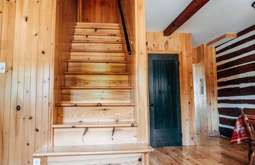 Saint-Hippolyte Cabin | Historic Log Cabin: Country Escape