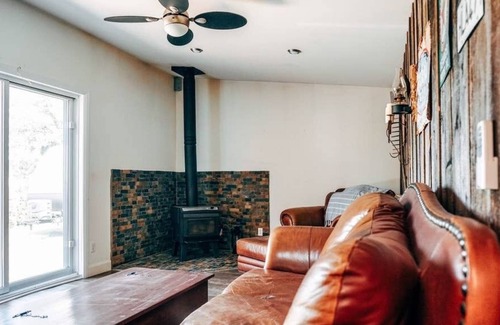 Saint-Hippolyte Cabin | Historic Log Cabin: Country Escape