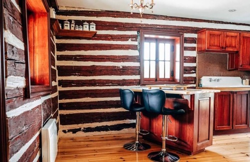 Saint-Hippolyte Cabin | Historic Log Cabin: Country Escape
