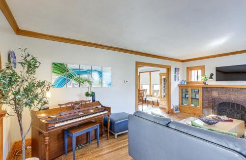 Lorain House | Historic Lorain Home Walk to Lake Erie!