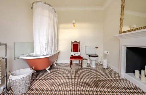 Kinross Bed & Breakfast | Historic Mansion 3 Rooms by Loch Leven. Peaceful, Elegant & 40 mins to Edinburgh
