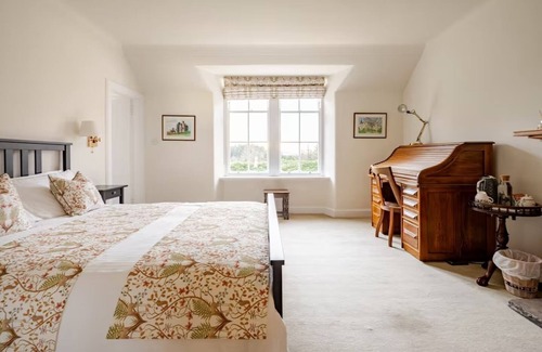 Kinross Bed & Breakfast | Historic Mansion 3 Rooms by Loch Leven. Peaceful, Elegant & 40 mins to Edinburgh