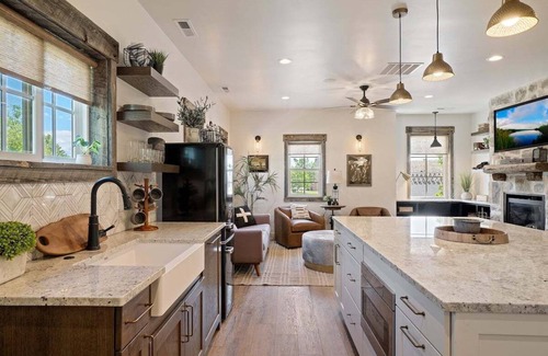 Midway House | Historic Midway Farmhouse