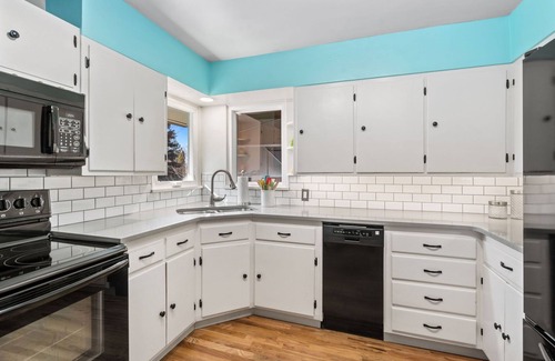 Old Town West Apartment | Historic Mountain Ave Bungalow - Walk Everywhere!