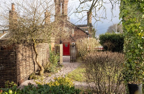 Tarporley House | Historic refurbished cottage walking distance to Beeston and Peckforton castle