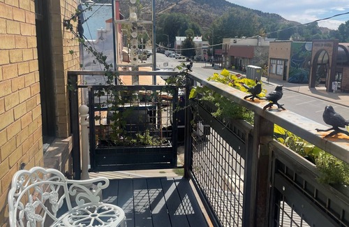 Paonia Apartment | Historic Studio Loft