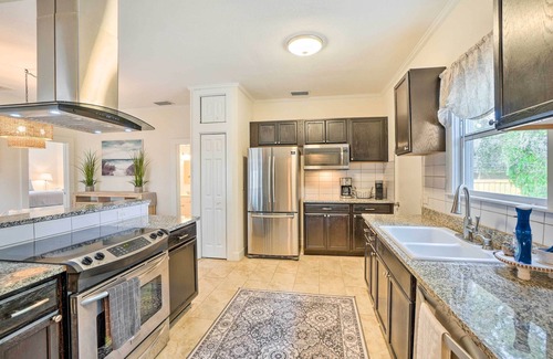 Tarpon Springs Cottage | Historic Tarpon Springs Abode ~ 3 Mi to Beach