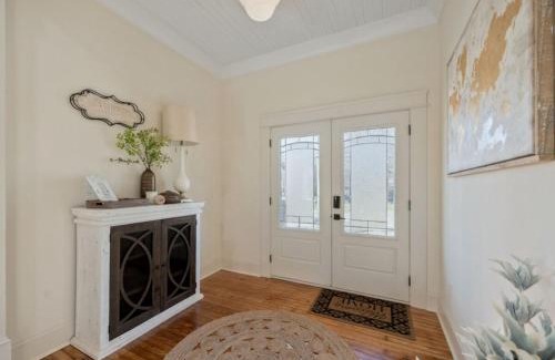 Athens House | Historic Vibes, Modern Comfort