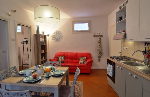 Lazise Old Town Apartment | Historical center elegant apartment