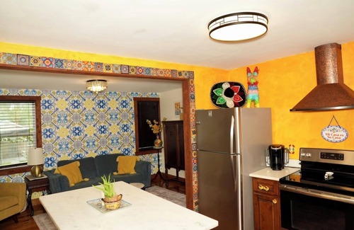 Riverside House | HistoricHotspot! walk to bars, resturaunts, shops. GREAT NIGHTLIFE! Pet Friendly