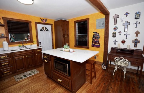 Riverside House | HistoricHotspot! walk to bars, resturaunts, shops. GREAT NIGHTLIFE! Pet Friendly