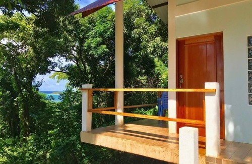 Corn Island House | HiUP Treehouse Cabin - Ocean Views - By Best Beach - Private