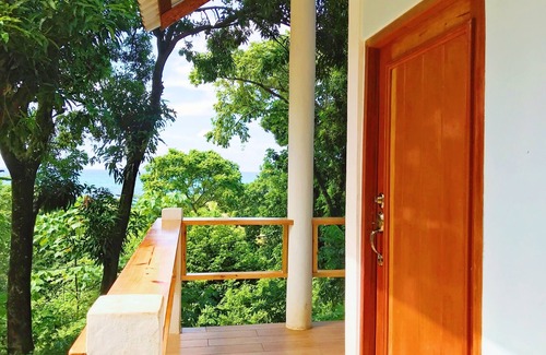Corn Island House | HiUP Treehouse Cabin - Ocean Views - By Best Beach - Private