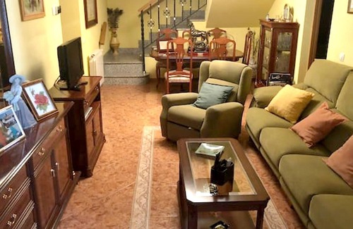 Madrigal de las Altas Torres House | Homerez - Spacious house for 8 ppl. with terrace at Madrigal de las Altas Torres