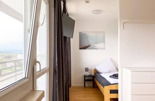 Zwickau Apartment | HÖ01 large apartment with dryer and washing machine